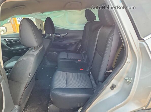 KNMAT2MV9JP536743 2018 NISSAN ROGUE Серебряный Вид задней части салона
