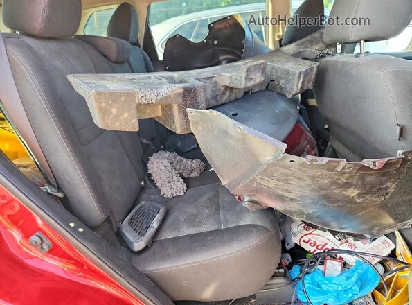KNMAT2MVXGP621809 2016 NISSAN ROGUE Red Widok wnętrza z tyłu