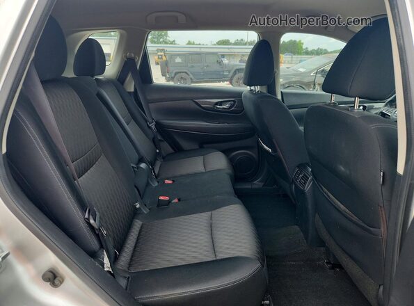 KNMAT2MVXHP509982 2017 NISSAN ROGUE Silver Vista interior trasera