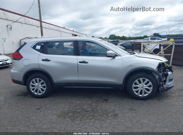 KNMAT2MVXHP533909 2017 NISSAN ROGUE Серебряный Вид задней части салона
