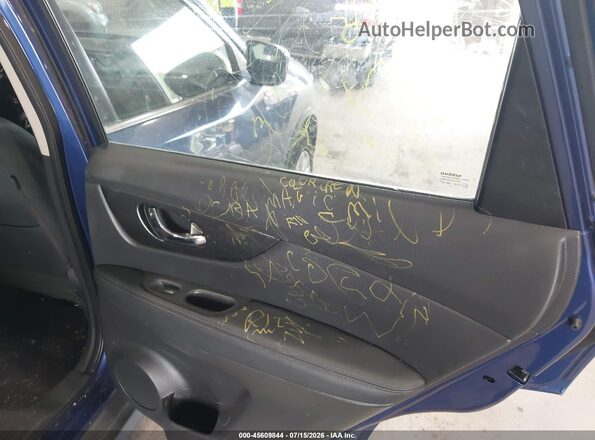 KNMAT2MVXHP560611 2017 NISSAN ROGUE Blue 