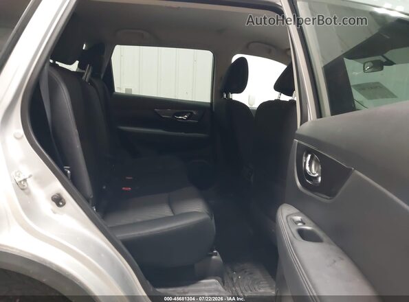 KNMAT2MVXJP523709 2018 NISSAN ROGUE Silver Vista de la etiqueta del VIN