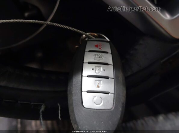 KNMAT2MVXJP523709 2018 NISSAN ROGUE Silver Vista del salpicadero