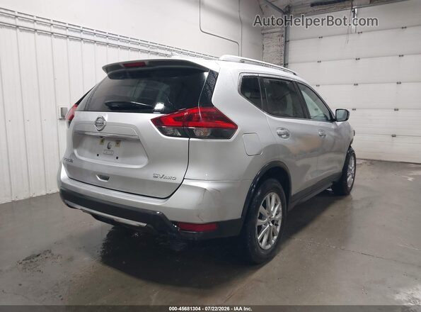 KNMAT2MVXJP523709 2018 NISSAN ROGUE Silver Trasero derecho