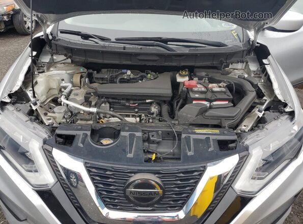 KNMAT2MVXJP568231 2018 NISSAN ROGUE Silver Vista del compartimento del motor