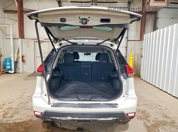 KNMAT2MVXJP596840 2018 NISSAN ROGUE White უკანა ხედი