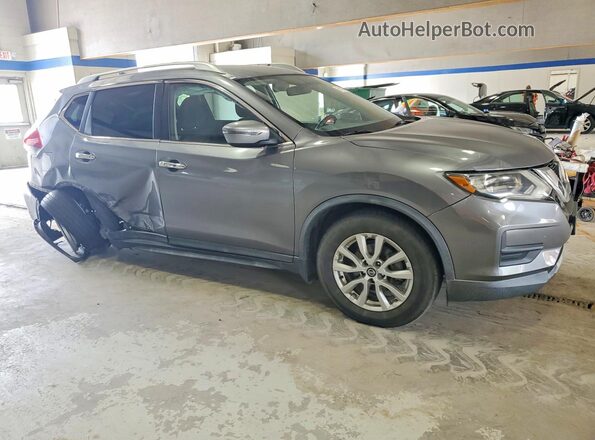 KNMAT2MVXJP621994 2018 NISSAN ROGUE Серый Передняя правая четверть
