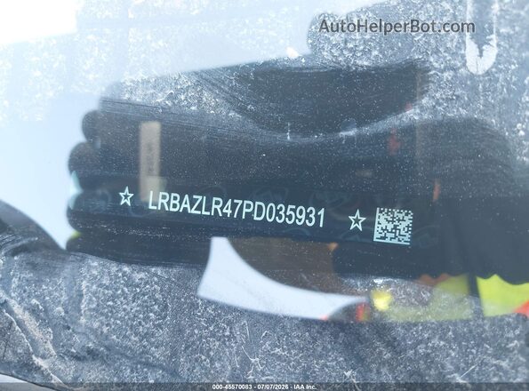 LRBAZLR47PD035931 2023 BUICK ENVISION Red Widok komory silnika