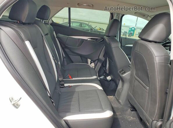 LRBFZPE43RD042817 2024 BUICK ENVISION White Вид задньої частини салону