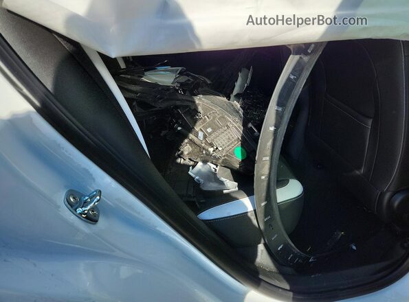 LRBFZPE44RD014511 2024 BUICK ENVISION White Вид задньої частини салону
