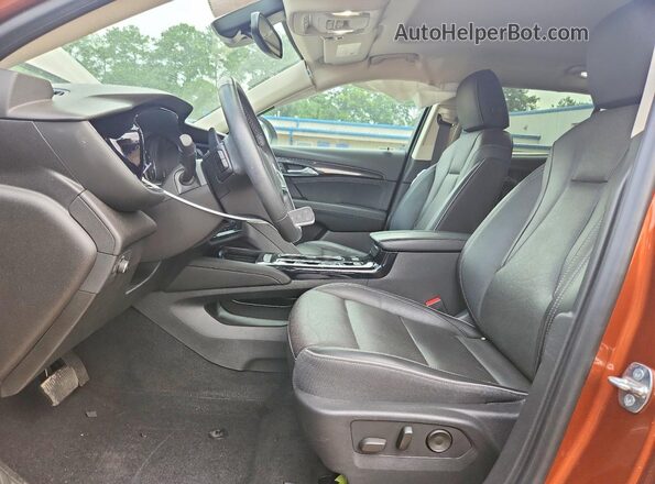 LRBFZPR40MD123535 2021 BUICK ENVISION Brown Front interior view