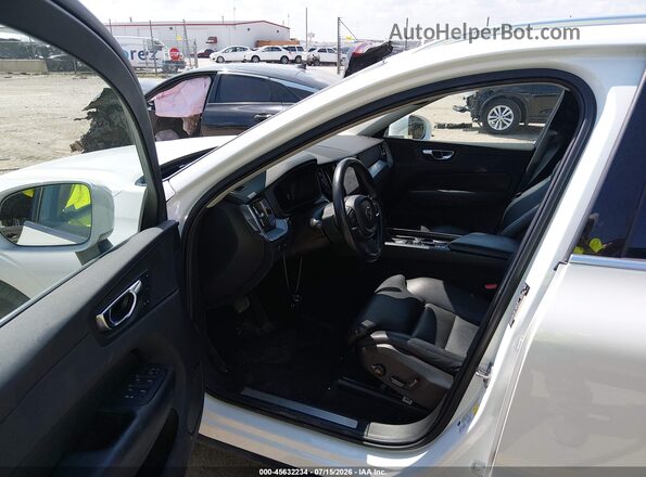 LYV102RK0KB201441 2019 VOLVO XC60 White Front interior view