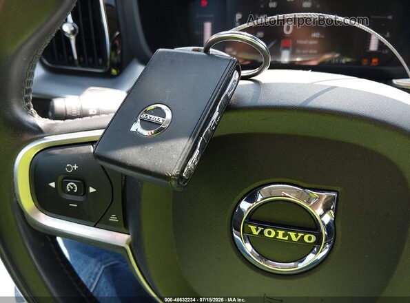 LYV102RK0KB201441 2019 VOLVO XC60 White Dashboard view