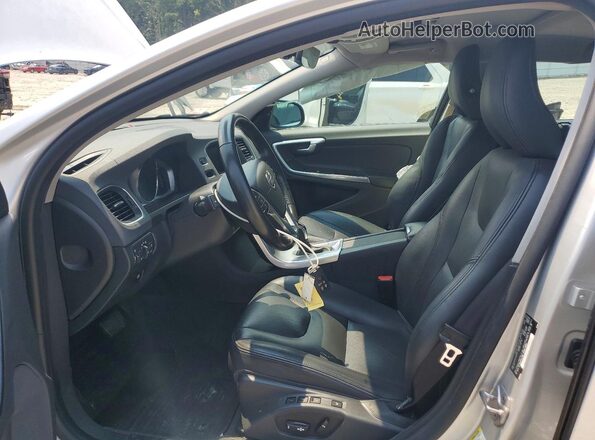 LYV402TK2JB178247 2018 VOLVO S60 Silver Widok wnętrza z przodu