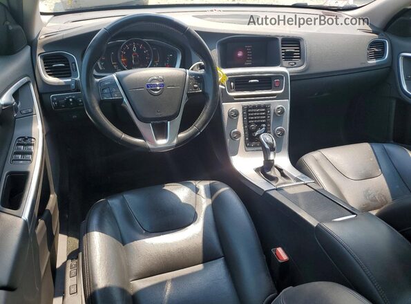 LYV402TK2JB178247 2018 VOLVO S60 Silver Widok deski rozdzielczej