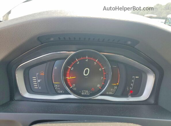 LYV402TK2JB178247 2018 VOLVO S60 Silver Widok zestawu wskaźników