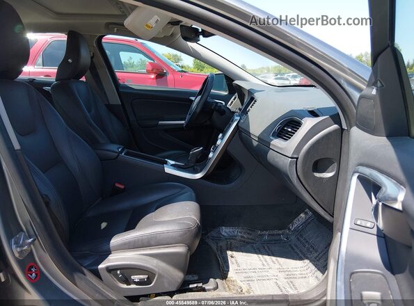 LYV402TK8JB157841 2018 VOLVO S60 INSCRIPTION Silver Widok wnętrza z przodu