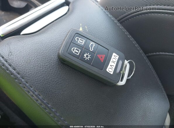LYV402TM8HB148990 2017 VOLVO S60 INSCRIPTION Серебряный Вид панели приборов