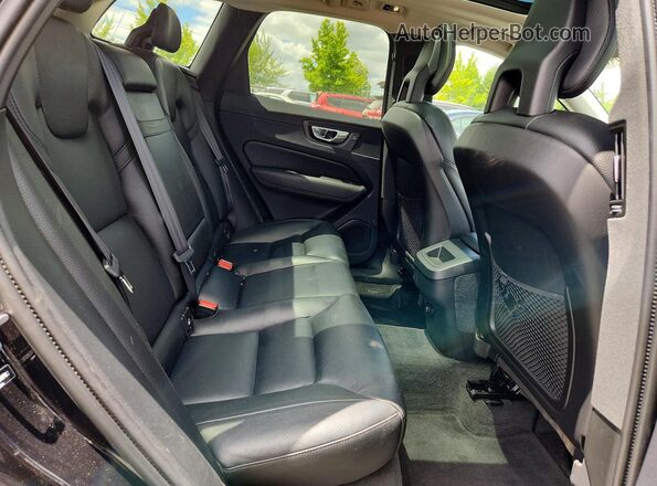 LYVA22RK2JB087662 2018 VOLVO XC60 Black Вид задньої частини салону