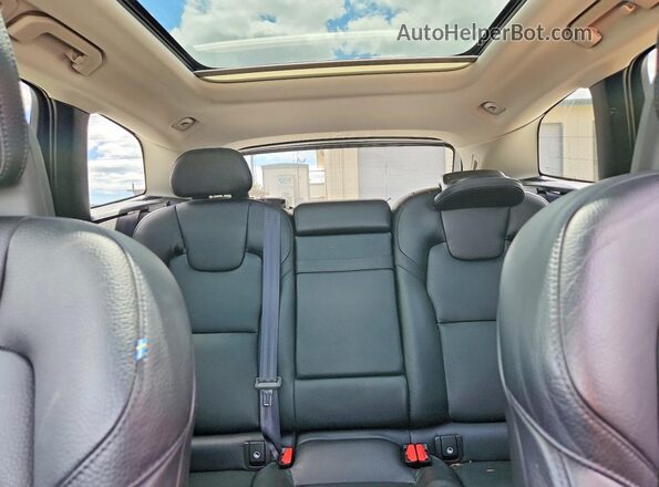 LYVA22RK2JB087662 2018 VOLVO XC60 Black Вид задніх сидінь