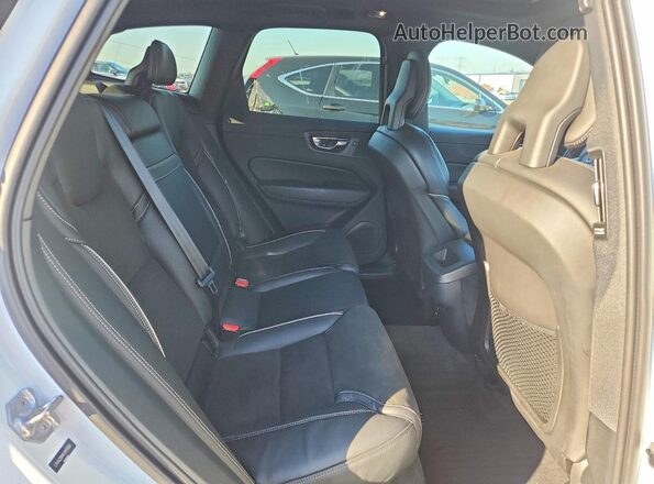 LYVA22RM0JB117680 2018 VOLVO XC60 Белый Вид задних сидений