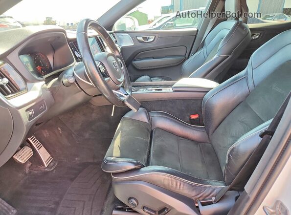 LYVA22RM9JB110758 2018 VOLVO XC60 White Front interior view