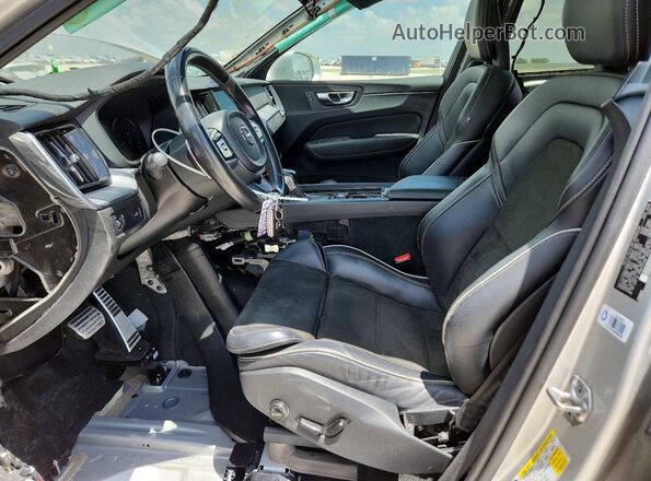 LYVA22RMXJB096725 2018 VOLVO XC60 Silver Սալոնի դիմացի տեսք