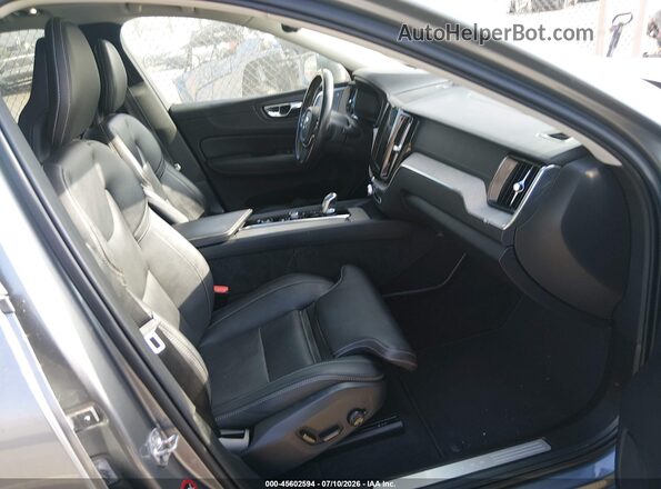 LYVBR0DL3JB110645 2018 VOLVO XC60 HYBRID Gray Front interior view