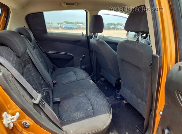 MA6CB6CD0JT013257 2018 CHEVROLET SPARK Orange Вид задніх сидінь