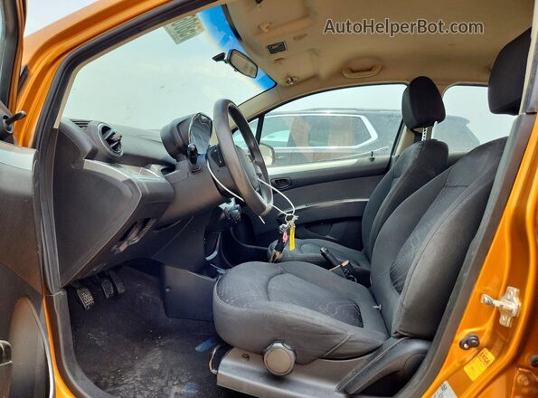 MA6CB6CD0JT013257 2018 CHEVROLET SPARK Orange Вид салону спереду
