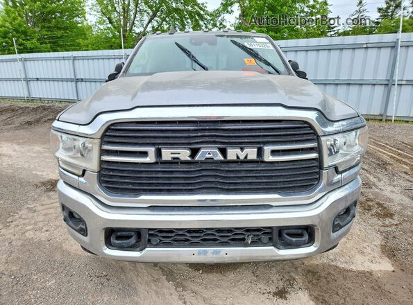 MBX745WEWGEN00433 2019 RAM 3500 Silver Front view