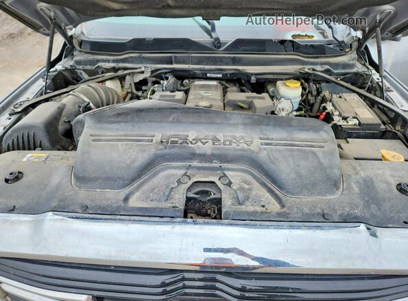 MBX745WEWGEN00433 2019 RAM 3500 Silver Rear interior view