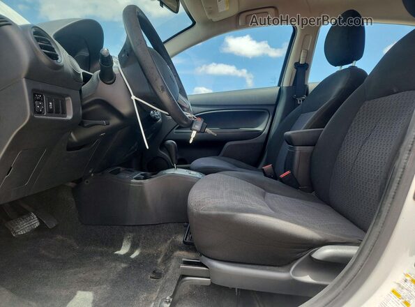 ML32A3HJ2JH001242 2018 MITSUBISHI MIRAGE White Front interior view