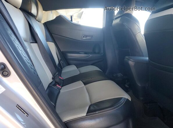 NMTKHMBX0JR023634 2018 TOYOTA C-HR Silver Vista de los asientos traseros