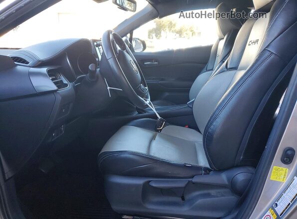 NMTKHMBX0JR023634 2018 TOYOTA C-HR Silver Vista interior delantera