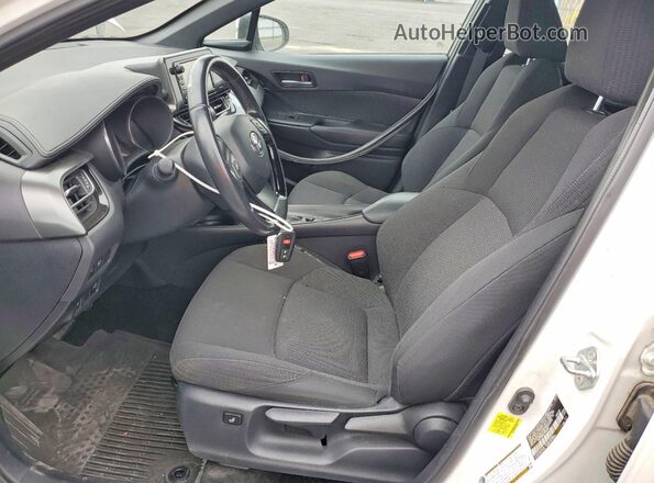NMTKHMBX0JR040692 2018 TOYOTA C-HR White Вид салону спереду