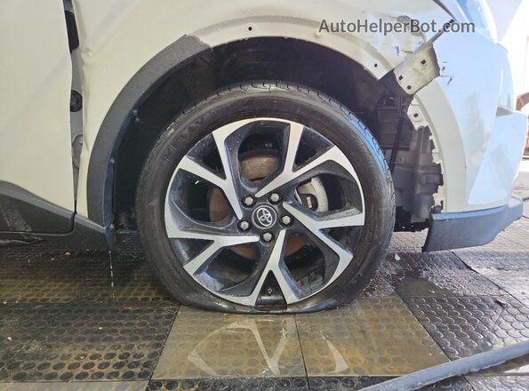 NMTKHMBX1JR009564 2018 TOYOTA C-HR White 