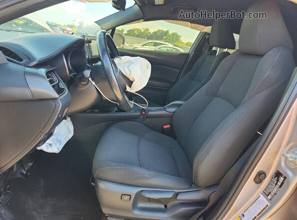 NMTKHMBX1JR055055 2018 TOYOTA C-HR Серебряный Вид салона спереди