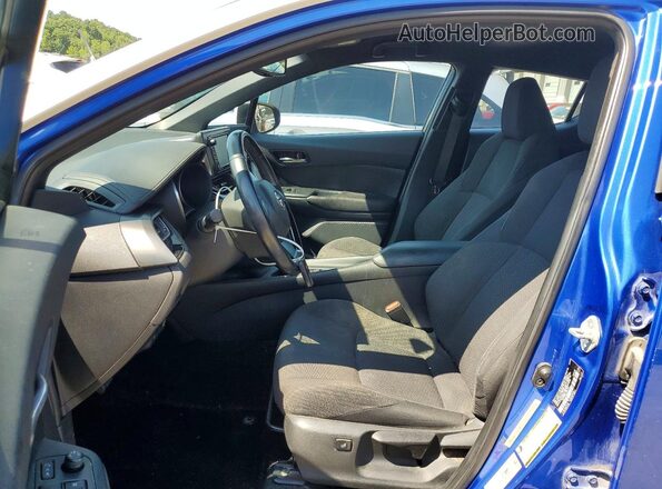 NMTKHMBX2JR025336 2018 TOYOTA C-HR Blue Вид салону спереду