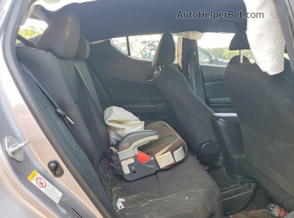 NMTKHMBX3JR056224 2018 TOYOTA C-HR Серебряный Вид задней части салона