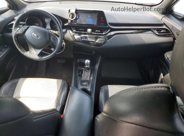 NMTKHMBX4JR023538 2018 TOYOTA C-HR Серебряный Вид панели приборов