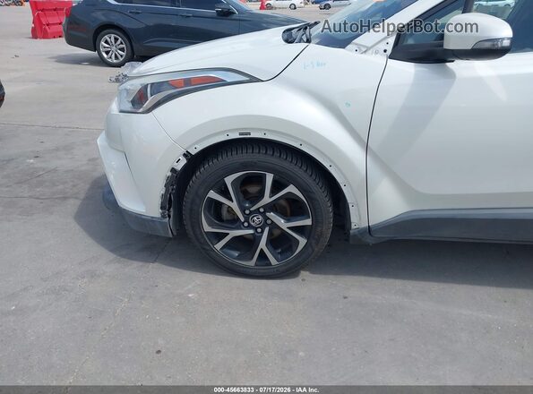NMTKHMBX4JR049573 2018 TOYOTA C-HR White Вид спереду
