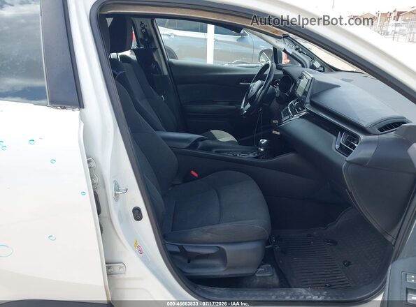 NMTKHMBX4JR049573 2018 TOYOTA C-HR White Вид салону спереду