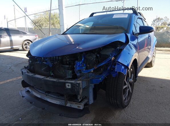 NMTKHMBX9JR021297 2018 TOYOTA C-HR Blue Widok z przodu