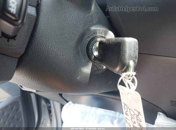 NMTKHMBX9KR092694 2019 TOYOTA C-HR Silver Widok deski rozdzielczej