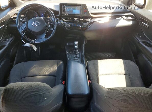 NMTKHMBXXJR054325 2018 TOYOTA C-HR Белый Вид панели приборов