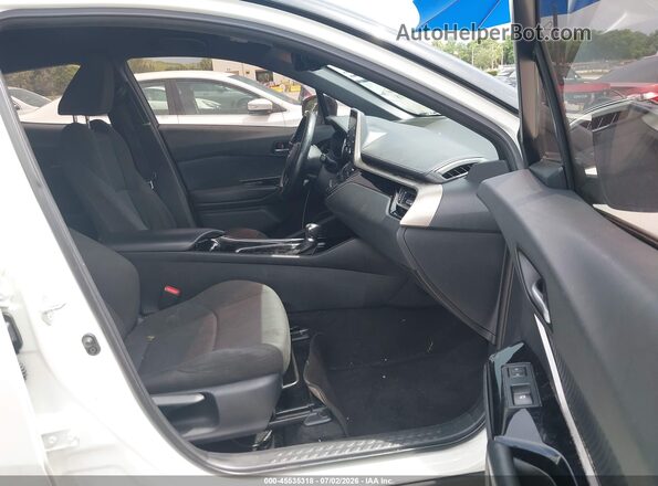NMTKHMBXXKR097645 2019 TOYOTA C-HR White Вид салону спереду