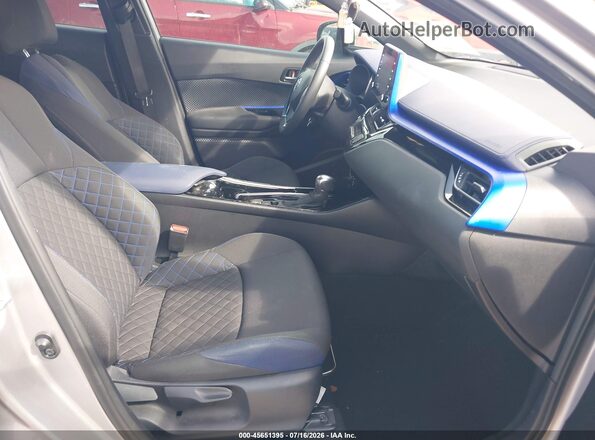 NMTKHMBXXLR113053 2020 TOYOTA C-HR Серебряный Вид салона спереди