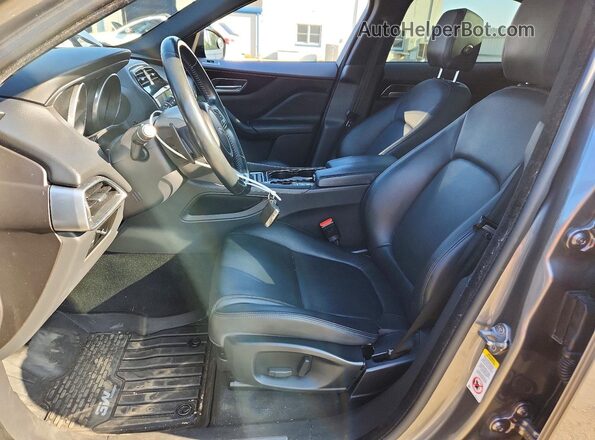 SADCJ2BV4HA084655 2017 JAGUAR F-PACE Gray Widok wnętrza z przodu