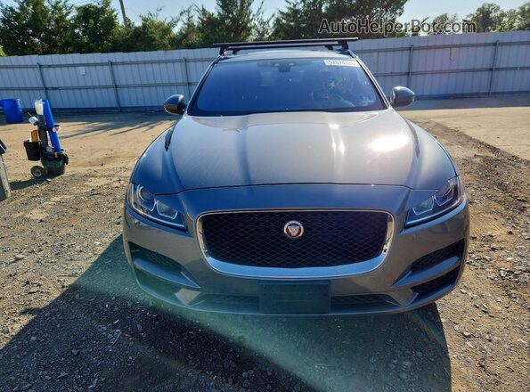 SADCJ2BV4HA084655 2017 JAGUAR F-PACE Gray Widok z przodu